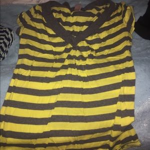 A yellow and gray top